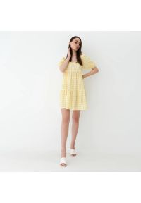 Mohito - Żółta sukienka mini w kratę - Yellow. Kolor: żółty. Długość: mini