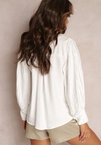 Renee - Biała Koszula z Kołnierzykiem i Plisowanymi Rękawami Devla. Kolor: biały. Materiał: skóra #3