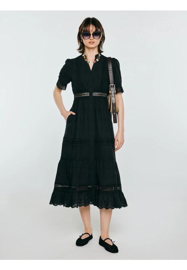 Big-Star - Sukienka damska midi z kwiatowym haftem czarna Aniela 906. Kolor: czarny. Materiał: tkanina, bawełna, koronka. Długość rękawa: krótki rękaw. Wzór: haft, kwiaty. Styl: elegancki, klasyczny. Długość: midi