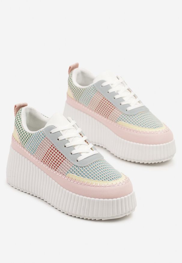Renee - Różowo-Niebieskie Sneakersy na Tłoczonej Platformie z Ozdobnymi Przeszyciami Faloviela. Kolor: różowy. Materiał: jeans. Obcas: na platformie