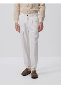 Reserved - Spodnie chino slim z lnem - biały. Kolor: biały. Materiał: len #1