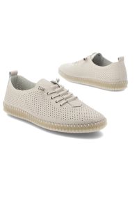 Półbuty damskie Filippo, cholewka skóra naturalna perforowana sznurowanie minimalistyczny fason lekka konstrukcja elastyczne wykończenie wygodne dopa. Okazja: na co dzień. Zapięcie: sznurówki. Kolor: beżowy. Materiał: skóra. Szerokość cholewki: normalna. Styl: casual, klasyczny #9