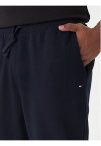 TOMMY HILFIGER - Tommy Hilfiger Spodnie dresowe Essential MW0MW37236 Granatowy Regular Fit. Kolor: niebieski. Materiał: bawełna #4