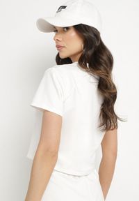 Born2be - Biały T-shirt z Bawełny o Krótkim Kroju Galarina. Okazja: na co dzień. Kolor: biały. Materiał: bawełna. Długość: krótkie. Styl: klasyczny, elegancki, casual #3