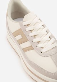 Renee - Beżowe Sneakersy na Platformie z Geometrycznym Motywem Hippiopis. Okazja: na co dzień. Kolor: beżowy. Materiał: jeans. Wzór: geometria. Obcas: na platformie #9