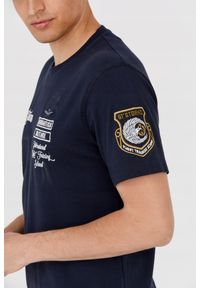 Aeronautica Militare - AERONAUTICA MILITARE Granatowy t-shirt męski. Kolor: niebieski. Długość rękawa: krótki rękaw. Długość: krótkie. Wzór: haft #2