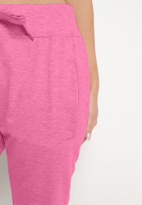 Born2be - Różowe Spodnie Dresowe z Gumką w pasie i Troczkiem Halemia. Okazja: na co dzień. Kolor: różowy. Materiał: dresówka. Długość: długie. Styl: casual, elegancki, sportowy #5