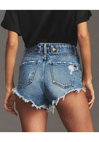 RETROFETE - Jeansowe szorty Tessa. Stan: podwyższony. Kolor: niebieski. Materiał: jeans. Wzór: paski. Styl: klasyczny