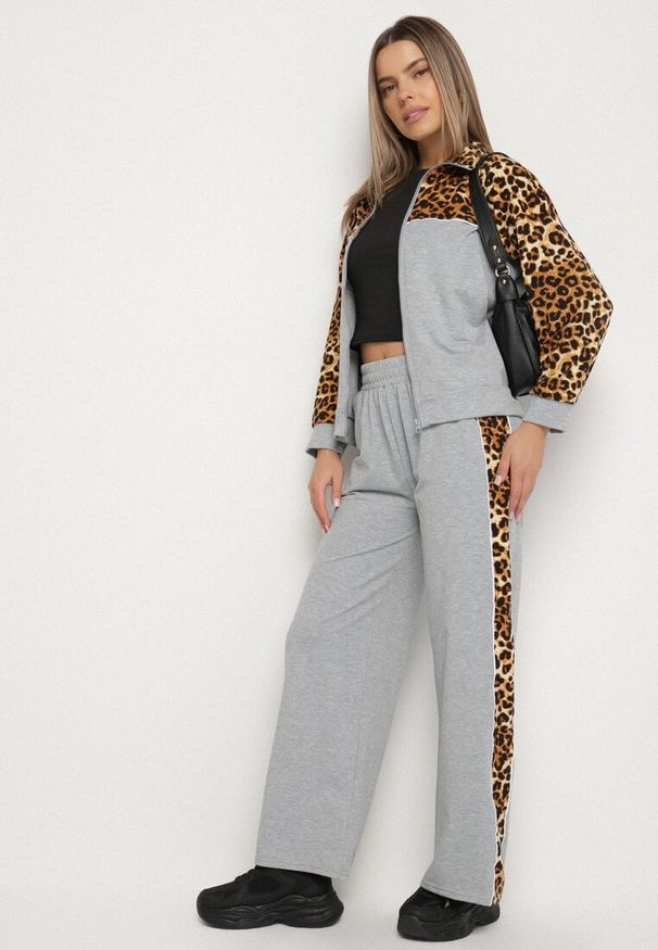 Born2be - Szary Komplet Dresowy Bluza ze Stójką i Szerokie Spodnie w Panterkę Savorre. Kolor: szary. Materiał: dresówka. Wzór: motyw zwierzęcy