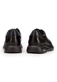 Wittchen - Męskie sneakersy skórzane z poduszką powietrzną czarne. Nosek buta: okrągły. Kolor: czarny. Materiał: skóra. Obcas: na koturnie #8