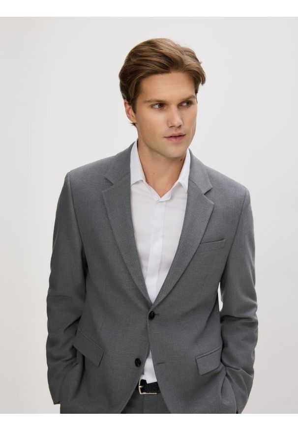 Reserved - Marynarka regular z dodatkiem wiskozy - ciemnoszary. Kolor: szary. Materiał: wiskoza