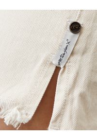 ONETEASPOON - Beżowa spódnica mini 2020. Stan: podwyższony. Kolor: beżowy. Materiał: jeans. Wzór: nadruk, aplikacja. Sezon: lato