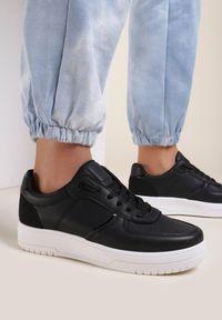 Renee - Czarne Sneakersy Thessaros. Zapięcie: sznurówki. Kolor: czarny. Materiał: dresówka, jeans. Szerokość cholewki: normalna #5