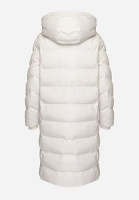 Born2be - Biała Długa Kurtka z Kapturem Ściągaczami i Dołem Zapinanym na Napy Sialinnor. Okazja: na co dzień. Typ kołnierza: kaptur. Kolor: biały. Materiał: jeans. Długość: długie. Styl: casual, elegancki #2