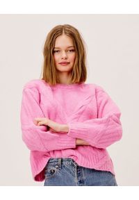For Love & Lemons - FOR LOVE & LEMONS - Różowy sweter z wycięciem na plecach Carly. Okazja: na co dzień. Kolor: różowy, wielokolorowy, fioletowy. Materiał: jeans, dzianina. Długość rękawa: długi rękaw. Długość: długie. Wzór: ze splotem. Styl: casual #3