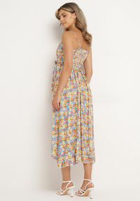 Born2be - Żółta Bawełniana Sukienka na Ramiączkach z Kopertowym Dekoltem i Asymetrycznym Rozcięciem Xiloa. Okazja: na co dzień. Typ kołnierza: dekolt kopertowy. Kolor: żółty. Materiał: bawełna. Długość rękawa: na ramiączkach. Wzór: aplikacja. Typ sukienki: asymetryczne, kopertowe. Styl: casual #2