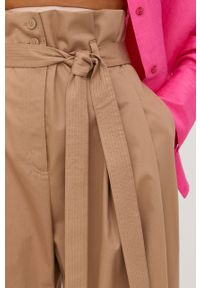 BOSS spodnie damskie kolor beżowy szerokie high waist. Stan: podwyższony. Kolor: beżowy. Materiał: tkanina #2
