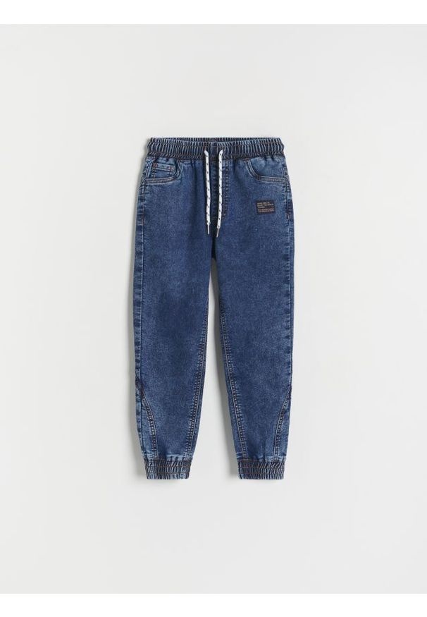 Reserved - Elastyczne jeansy jogger - granatowy. Kolor: niebieski
