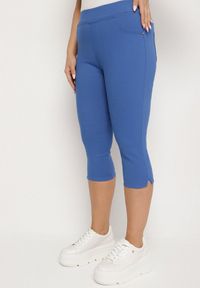 Born2be - Niebieskie Spodnie z Bawełny o Kroju Capri Dolonisa. Okazja: na co dzień. Kolor: niebieski. Materiał: bawełna. Styl: młodzieżowy, elegancki, casual
