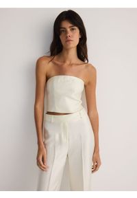 Reserved - Gorsetowy top - złamana biel. Typ kołnierza: dekolt gorset. Materiał: tkanina, wiskoza #1