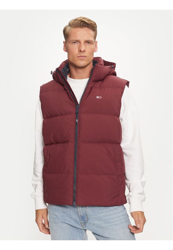 Tommy Jeans Bezrękawnik Essential DM0DM20465 Czerwony Regular Fit. Kolor: czerwony. Materiał: syntetyk. Długość rękawa: bez rękawów