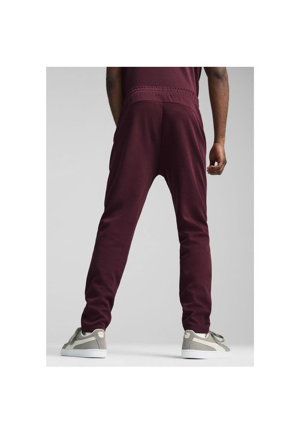 Puma - Męskie spodnie Casuals Manchester City PUMA Dark Jasper Dusty Orchid Red Purple. Kolor: czerwony, wielokolorowy, fioletowy. Materiał: dresówka