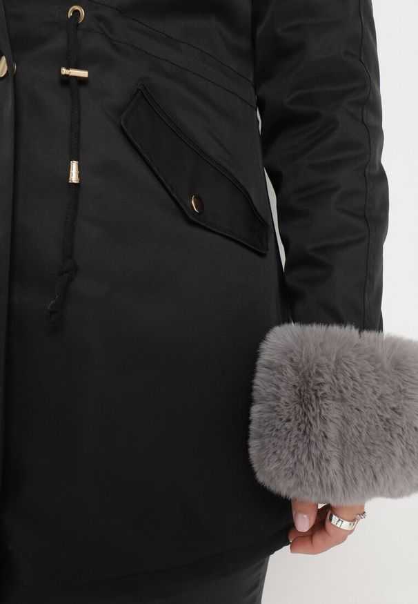 Born2be - Czarno-Szara Kurtka Parka z Futerkiem i Kapturem Aresja. Okazja: na co dzień. Kolor: czarny. Materiał: futro. Sezon: zima. Styl: casual