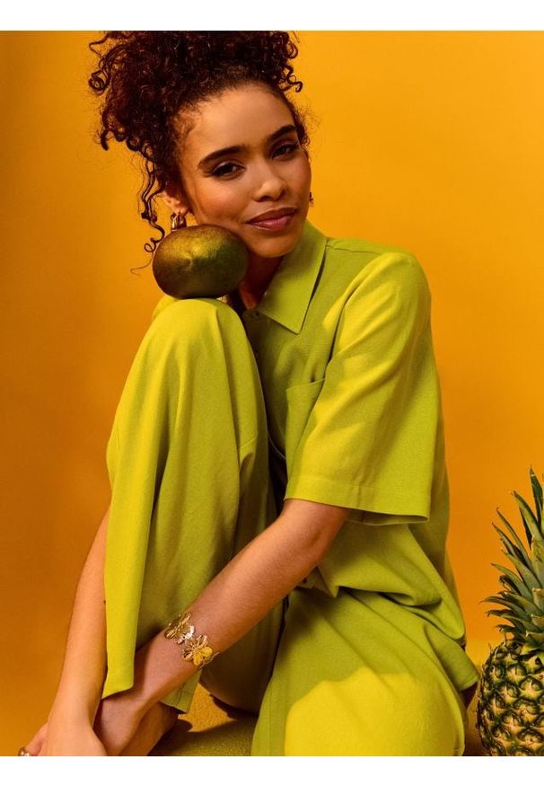 Sinsay - Wiskozowa koszula z krótkim rękawem z domieszką lnu - zielony. Kolor: zielony. Materiał: wiskoza, len. Długość rękawa: krótki rękaw. Długość: krótkie