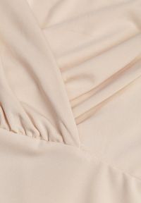 Renee - Beżowa Bluzka Iphicraethon. Kolor: beżowy. Materiał: dzianina. Długość rękawa: długi rękaw. Długość: długie. Wzór: aplikacja #3