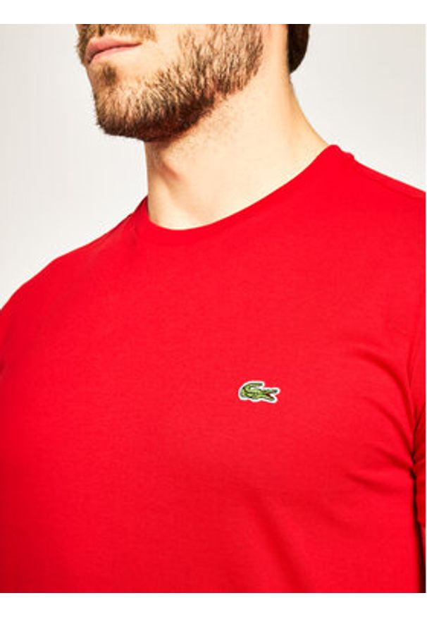 Lacoste T-Shirt TH6709 Czerwony Regular Fit. Kolor: czerwony. Materiał: bawełna