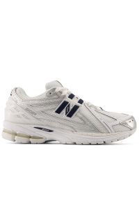 Buty unisex New Balance U1906RCM - białe. Kolor: biały. Materiał: guma, syntetyk, materiał. Szerokość cholewki: normalna. Sport: turystyka piesza