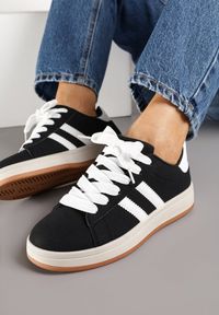 Born2be - Czarno-Białe Sneakersy z Ozdobnymi Paskami Rilanira. Okazja: na co dzień. Zapięcie: pasek. Kolor: czarny. Materiał: jeans. Wzór: paski #5