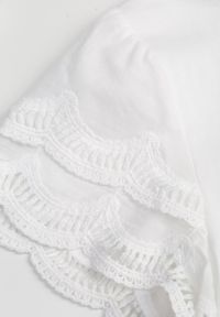 Born2be - Biały Bawełniany T-shirt z Koronkowymi Rękawami Carilynore. Okazja: na co dzień. Kolor: biały. Materiał: bawełna, koronka. Styl: elegancki, klasyczny, casual #5