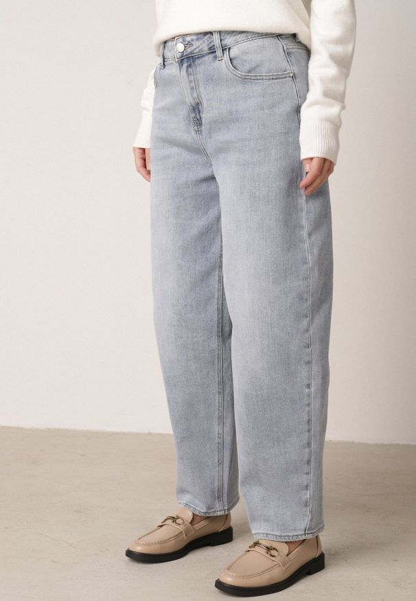 Born2be - Niebieskie Jeansy z Bawełną z Wysokim Stanem o Kroju Typu Loose Ianione. Okazja: na co dzień. Stan: podwyższony. Kolor: niebieski. Styl: casual