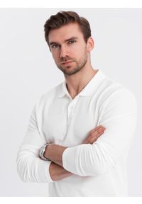Ombre Clothing - Longsleeve męski BASIC z kołnierzykiem polo – biały V1 - Rozmiar: L. Okazja: do pracy, na co dzień. Typ kołnierza: polo. Kolor: biały. Materiał: bawełna, dzianina. Długość rękawa: długi rękaw. Wzór: ze splotem. Styl: casual, elegancki