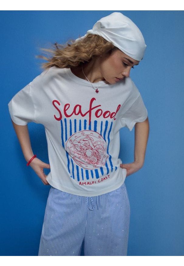 Sinsay - Bawełniana koszulka z napisem Seafood - biały. Kolor: biały. Materiał: bawełna. Wzór: napisy