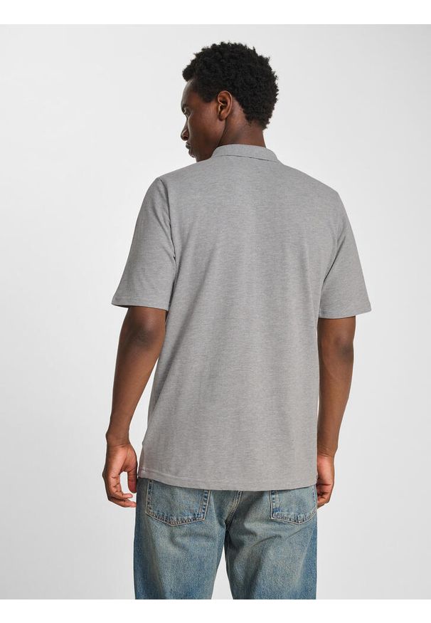 Polo Hummel Mover. Typ kołnierza: polo. Kolor: szary. Materiał: bawełna. Styl: elegancki, sportowy