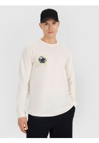 4f - 4F Longsleeve regular z nadrukiem męski - biały M. Okazja: na co dzień. Kolor: biały. Materiał: bawełna, materiał, jersey. Długość rękawa: długi rękaw. Długość: krótkie. Wzór: nadruk. Styl: klasyczny, sportowy, casual