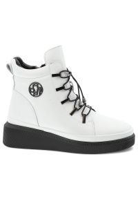 Botki damskie Filippo, płaskie i codzienne ze skóry naturalnej, białe, DBT7416-25-WH. Okazja: na co dzień. Kolor: biały. Materiał: skóra. Szerokość cholewki: normalna. Sezon: zima, jesień. Styl: casual, elegancki #9