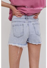 Answear Lab Szorty jeansowe damskie gładkie medium waist. Okazja: na co dzień. Kolor: niebieski. Materiał: jeans. Wzór: gładki. Styl: wakacyjny #3