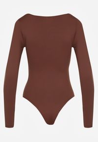 Renee - Brązowe Body z Metaliczną Ozdobą Aferriva. Okazja: na co dzień. Kolor: brązowy. Długość: długie. Wzór: aplikacja. Styl: casual, elegancki #7