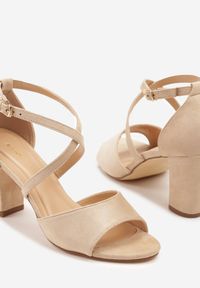 Renee - Beżowe Sandały na Słupku Vices Ozdobione Paskami Nitaniela. Okazja: na co dzień. Zapięcie: pasek. Kolor: beżowy. Materiał: jeans. Wzór: aplikacja. Obcas: na słupku. Styl: klasyczny, casual #6