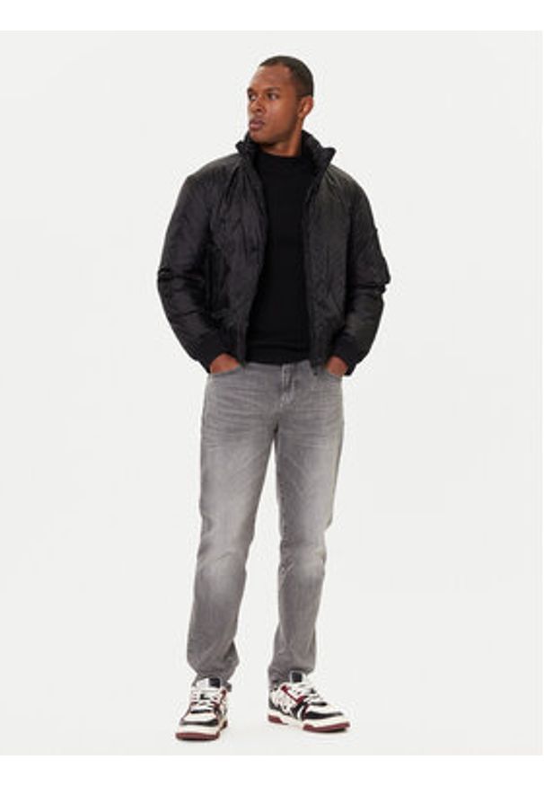 Armani Exchange Kurtka bomber XM001088 AF16592 FC022 Czarny Regular Fit. Kolor: czarny. Materiał: syntetyk