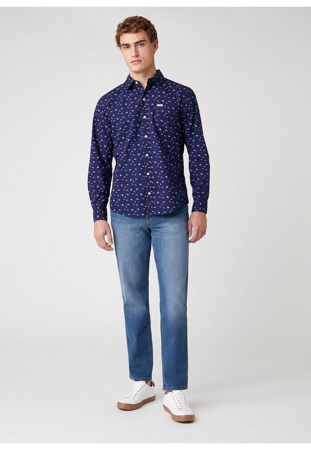 Wrangler - MĘSKA KOSZULA MATERIAŁOWA WRANGLER LS 1PKT SHIRT INDIGO W5D0N4452 112130102. Materiał: materiał