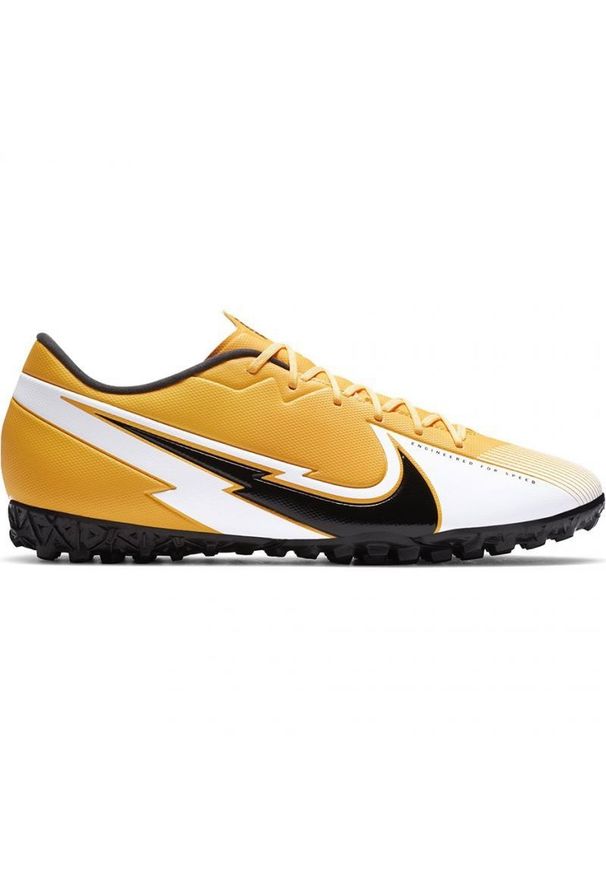 Buty piłkarskie Nike Mercurial Vapor 13 Academy Tf M AT7996 801 czarny, pomarańczowy, żółty żółcie. Kolor: wielokolorowy, pomarańczowy, czarny, żółty. Materiał: syntetyk, skóra. Szerokość cholewki: normalna. Sport: piłka nożna