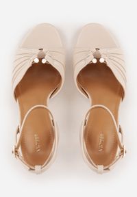 Born2be - Jasnobeżowe Sandały na Szpilce VICES z Marszczeniem i Metaliczną Aplikacją Nemenoe. Okazja: na wesele, na co dzień, na ślub cywilny. Zapięcie: pasek. Kolor: beżowy. Wzór: aplikacja. Obcas: na szpilce. Styl: casual, klasyczny, elegancki #2