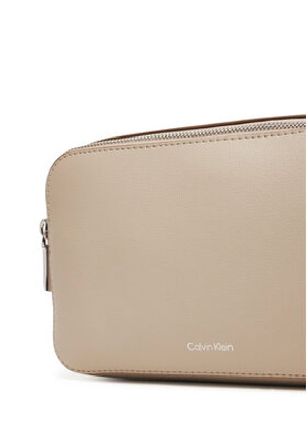 Calvin Klein Torebka Foil Logo Elongated Camera Bag LV04F3276G Beżowy. Kolor: beżowy. Materiał: skórzane