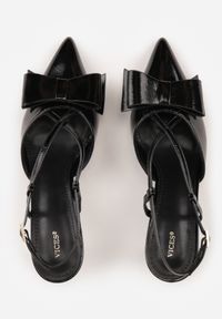 Renee - Czarne Szpilki VICES z Aplikacją w Kształcie Kokardy Evithe. Nosek buta: szpiczasty. Zapięcie: sprzączka. Kolor: czarny. Materiał: skóra, lakier. Wzór: aplikacja. Sezon: lato. Obcas: na szpilce. Wysokość obcasa: średni #9