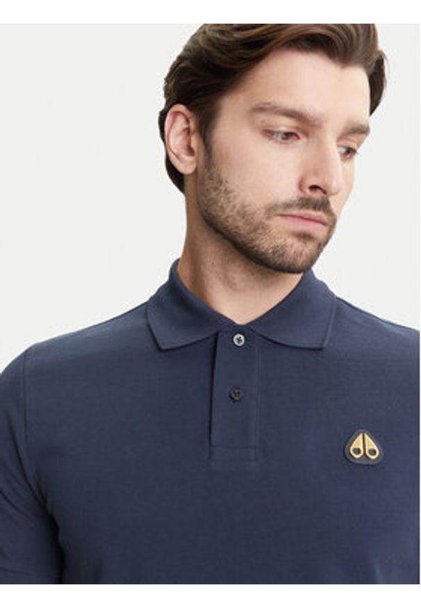 Moose Knuckles Polo Everett M34MT712G Granatowy Regular Fit. Typ kołnierza: polo. Kolor: niebieski. Materiał: bawełna