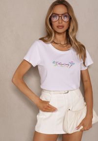 Renee - Biały T-shirt z Bawełny z Nadrukiem Zarive. Okazja: na co dzień. Kolor: biały. Materiał: bawełna. Wzór: nadruk. Styl: casual #3